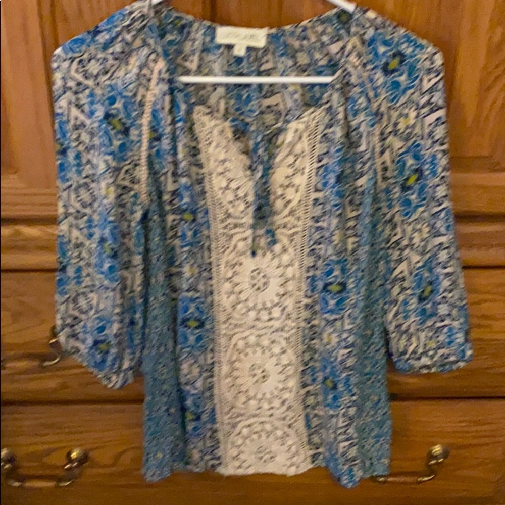 Ladies long sleeve shirt {accepting reasonable offers}